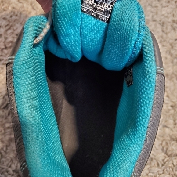 KEEN Outdoor Hiking Shoes - Picture 8 of 12